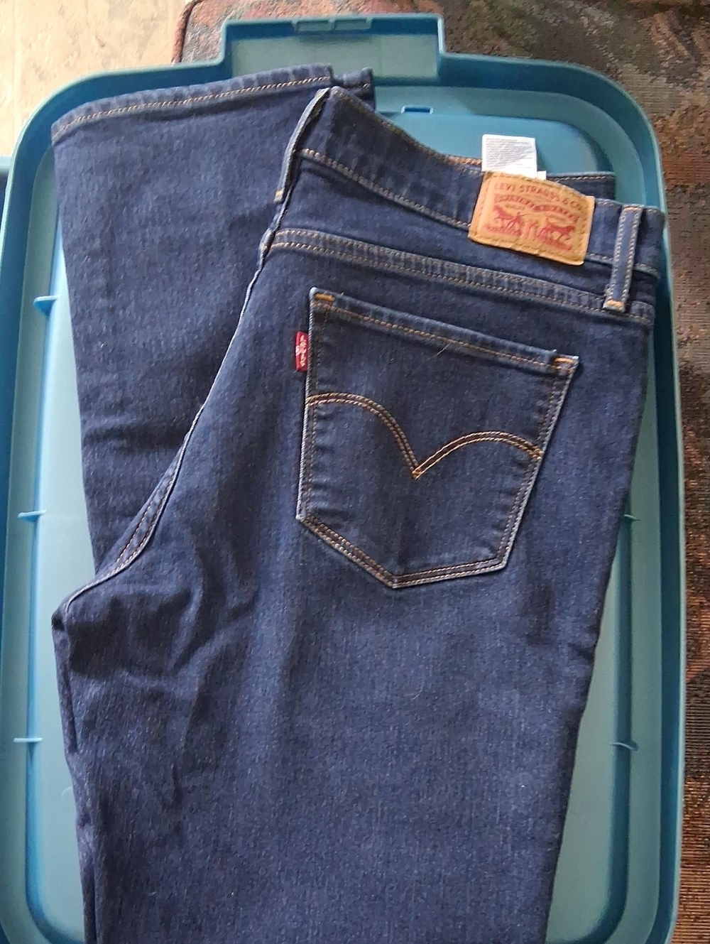 Levi's Women's Indigo Slim Fit Jeans. 31x3o